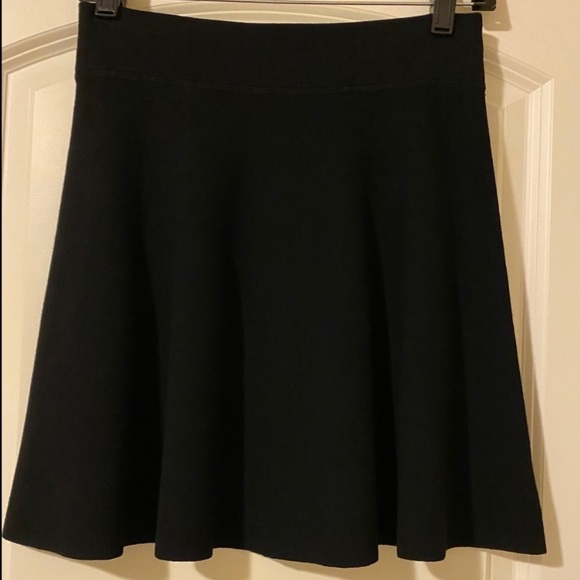Theory Mini Skirt - Picture 1 of 5